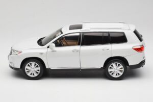 Toyota Highlander XU40 Fehér Paudi Model 1:18 2043612-W1 Fém – 4. kép a 8-ből