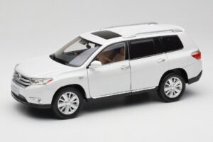 Toyota Highlander XU40 Fehér Paudi Model 1:18 2043612-W1 Fém