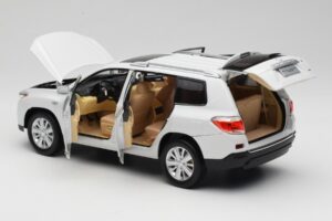 Toyota Highlander XU40 Fehér Paudi Model 1:18 2043612-W1 Fém – 5. kép a 8-ből