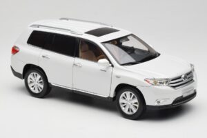 Toyota Highlander XU40 Fehér Paudi Model 1:18 2043612-W1 Fém – 6. kép a 8-ből