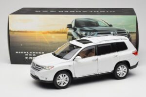 Toyota Highlander XU40 Fehér Paudi Model 1:18 2043612-W1 Fém – 8. kép a 8-ből