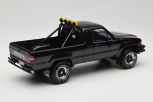 Toyota Hilux N60 SR5 Pickup Fekete Otto 1:18 OT481B Gyanta – 2. kép a 6-ből