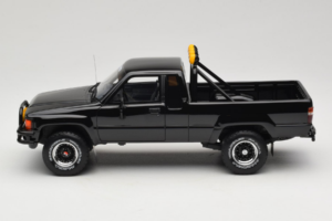 Toyota Hilux N60 SR5 Pickup Fekete Otto 1:18 OT481B Gyanta – 3. kép a 6-ből