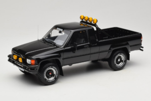 Toyota Hilux N60 SR5 Pickup Fekete Otto 1:18 OT481B Gyanta