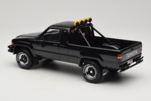 Toyota Hilux N60 SR5 Pickup Fekete Otto 1:18 OT481B Gyanta – 5. kép a 6-ből