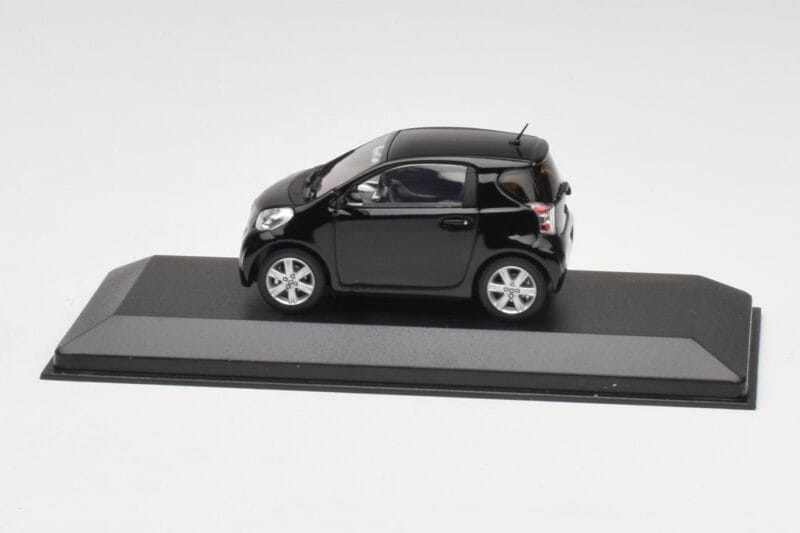 Toyota iQ Fekete Mica Minichamps 1:43 403166803 Fém