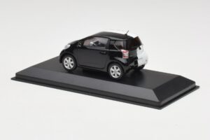 Toyota iQ Fekete & Fehér Geneva Motor Show 2009 Minichamps 1:43 400166801 Fém – 3. kép a 4-ből
