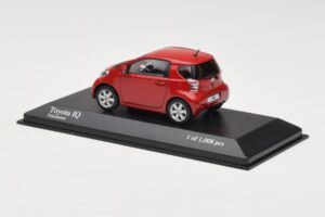 Toyota iQ Piros Minichamps 1:43 400166800 Fém – 3. kép a 4-ből