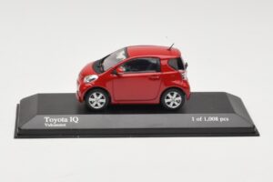 Toyota iQ Piros Minichamps 1:43 400166800 Fém