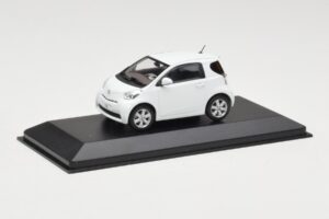 Toyota iQ Fehér Minichamps 1:43 TOYOTA009 Fém – 2. kép a 4-ből
