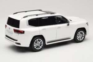 Toyota Land Cruiser J300 ZX Fehér LCD 1:18 LCD18013-ZX-WH Fém – 3. kép a 8-ből