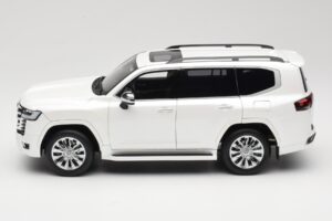 Toyota Land Cruiser J300 ZX Fehér LCD 1:18 LCD18013-ZX-WH Fém – 4. kép a 8-ből