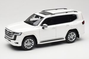 Toyota Land Cruiser J300 ZX Fehér LCD 1:18 LCD18013-ZX-WH Fém
