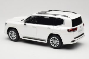 Toyota Land Cruiser J300 ZX Fehér LCD 1:18 LCD18013-ZX-WH Fém – 7. kép a 8-ből
