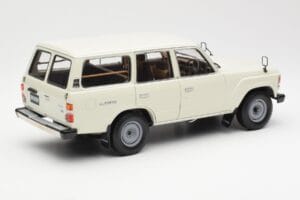 Toyota Land Cruiser J60 Fehér Kyosho 1:18 08956W Fém – 3. kép a 8-ből