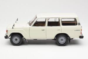 Toyota Land Cruiser J60 Fehér Kyosho 1:18 08956W Fém – 4. kép a 8-ből