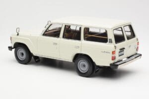 Toyota Land Cruiser J60 Fehér Kyosho 1:18 08956W Fém – 7. kép a 8-ből