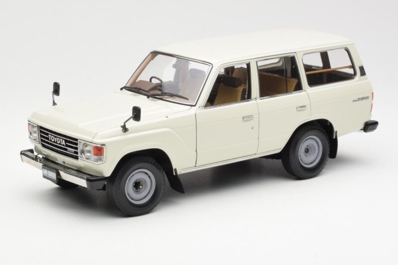 Toyota Land Cruiser J60 Fehér Kyosho 1:18 08956W Fém