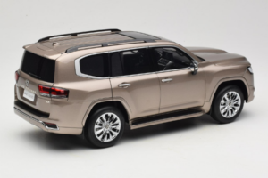 Toyota Land Cruiser LC300 ZX Arany LCD 1:18 LCD18013-ZX-GO Fém – 3. kép a 8-ből