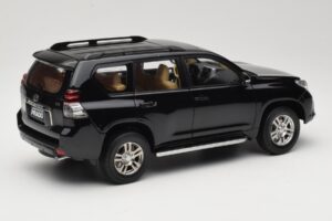 Toyota Land Cruiser Prado J150 Fekete Paudi Model 1:18 623132-BK Fém – 3. kép a 8-ből