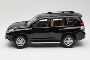 Toyota Land Cruiser Prado J150 Fekete Paudi Model 1:18 623132-BK Fém – 4. kép a 8-ből