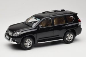 Toyota Land Cruiser Prado J150 Fekete Paudi Model 1:18 623132-BK Fém