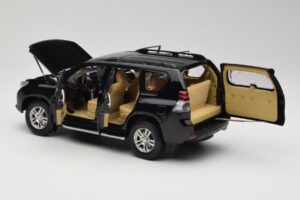 Toyota Land Cruiser Prado J150 Fekete Paudi Model 1:18 623132-BK Fém – 5. kép a 8-ből