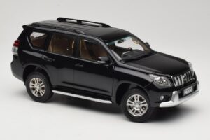 Toyota Land Cruiser Prado J150 Fekete Paudi Model 1:18 623132-BK Fém – 6. kép a 8-ből