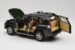 Toyota Land Cruiser Prado J150 Zöld Paudi Model 1:18 623132-GR Fém – 5. kép a 8-ből