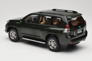 Toyota Land Cruiser Prado J150 Zöld Paudi Model 1:18 623132-GR Fém – 7. kép a 8-ből