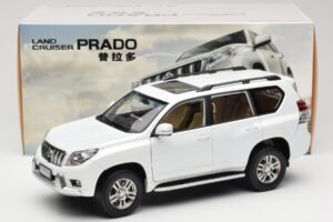 Toyota Land Cruiser Prado J150 Fehér Paudi Model 1:18 623132-WH Fém – 8. kép a 8-ből