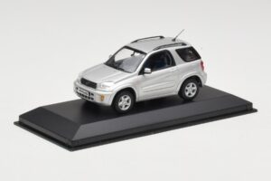Toyota RAV4 XA20 Ezüst Világos Belső Minichamps 1:43 31434205 Fém – 2. kép a 4-ből