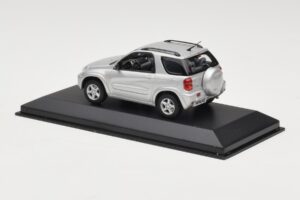 Toyota RAV4 XA20 Ezüst Világos Belső Minichamps 1:43 31434205 Fém – 3. kép a 4-ből
