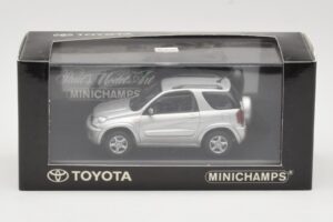 Toyota RAV4 XA20 Ezüst Világos Belső Minichamps 1:43 31434205 Fém – 4. kép a 4-ből