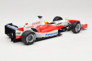 Toyota TF105 #17 R. Schumacher Panasonic Toyota Racing Showcar 2005 Minichamps 1:18 100050087 Fém – 2. kép a 7-ből