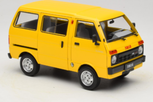 Toyota TJ110 Tianjin Huali Sárga OEM 1:18 TOYOTA014 Fém – 6. kép a 8-ből