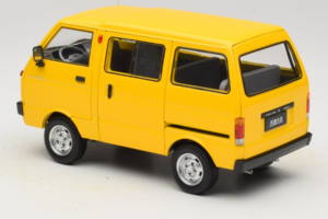 Toyota TJ110 Tianjin Huali Sárga OEM 1:18 TOYOTA014 Fém – 7. kép a 8-ből
