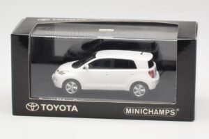 Toyota Urban Cruiser Fehér Minichamps 1:43 400166960 Fém – 2. kép a 3-ből