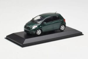 Toyota Yaris XP10 Oxford Green Minichamps 1:43 400166501 Fém – 2. kép a 4-ből