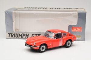 Triumph GT6 Mk3 Piros Sun Star 1:18 1056 Fém – 6. kép a 6-ből