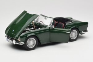 Triumph TR4 British Racing Green Revell 1:18 08827-T1 Fém – 2. kép a 8-ből