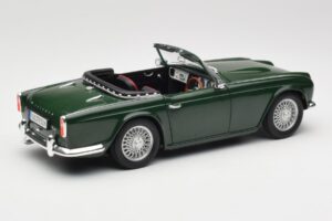 Triumph TR4 British Racing Green Revell 1:18 08827-T1 Fém – 3. kép a 8-ből