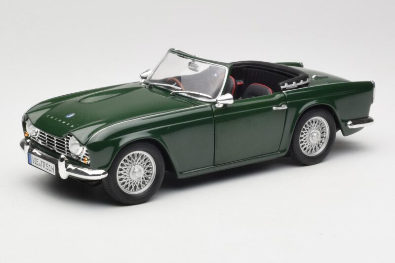 Triumph TR4 British Racing Green Revell 1:18 08827-T1 Fém