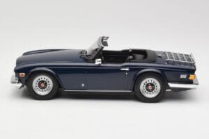 Triumph TR6 PI Sötétkék Minichamps 1:18 155132032 Fém – 3. kép a 6-ből
