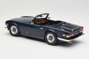 Triumph TR6 PI Sötétkék Minichamps 1:18 155132032 Fém – 5. kép a 6-ből