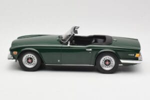 Triumph TR6 PI Sötétzöld Minichamps 1:18 155132030 Fém – 3. kép a 6-ből