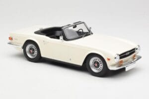 Triumph TR6 PI Fehér Minichamps 1:18 155132035 Fém – 4. kép a 6-ből