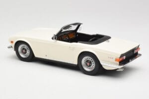 Triumph TR6 PI Fehér Minichamps 1:18 155132035 Fém – 5. kép a 6-ből