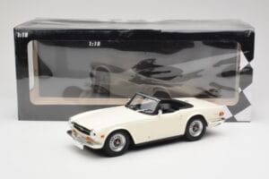 Triumph TR6 PI Fehér Minichamps 1:18 155132035 Fém – 6. kép a 6-ből