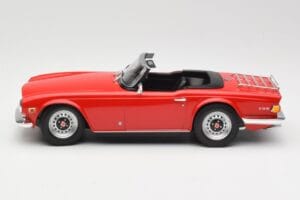 Triumph TR6 PI Piros Minichamps 1:18 155132031 Fém – 3. kép a 6-ből